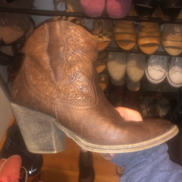 Booties. - Picture 3 of 8